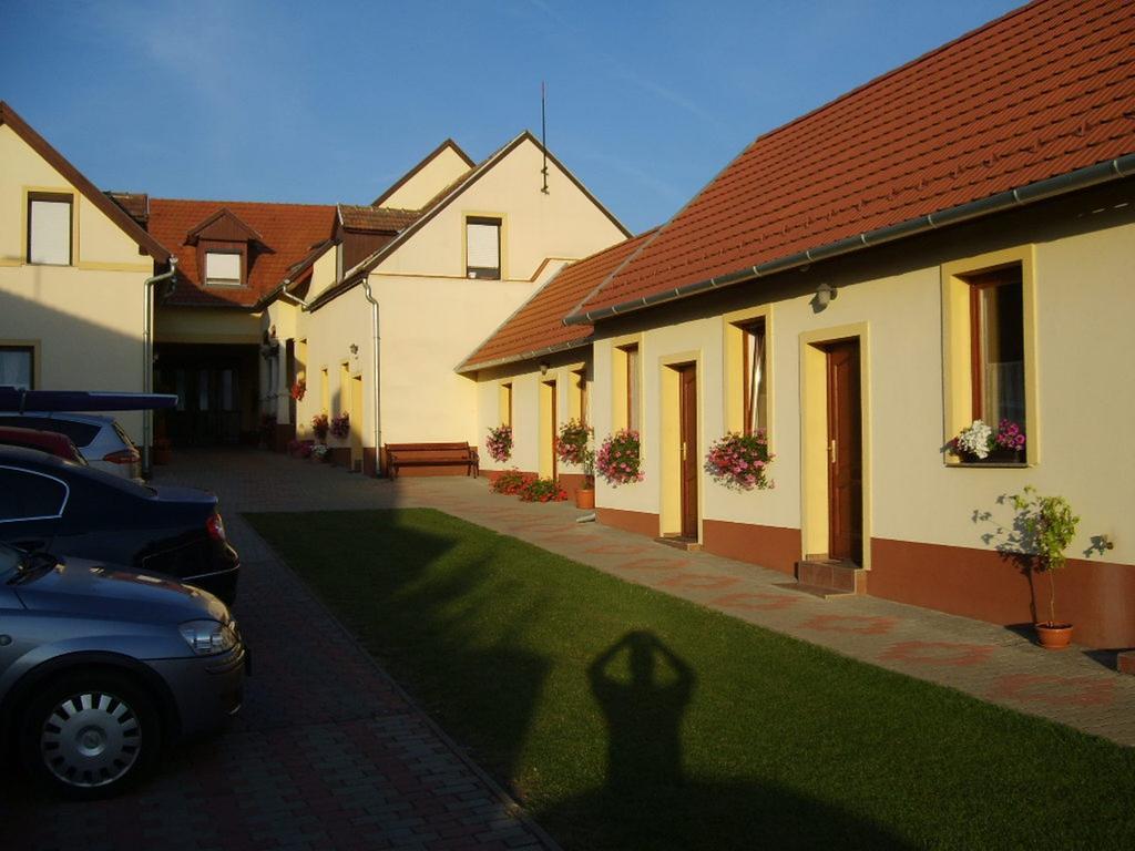Szuts Panzio Bed & Breakfast