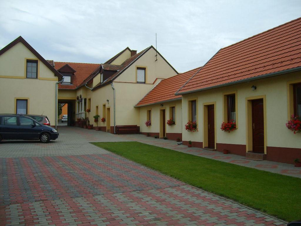 Szuts Panzio Bed & Breakfast