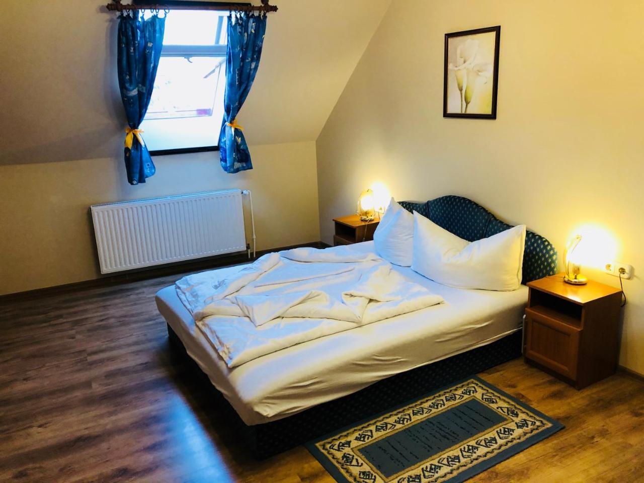 Szuts Panzio Bed & Breakfast