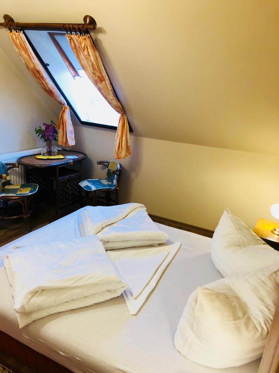 Szuts Panzio Bed & Breakfast Fertőrákos
